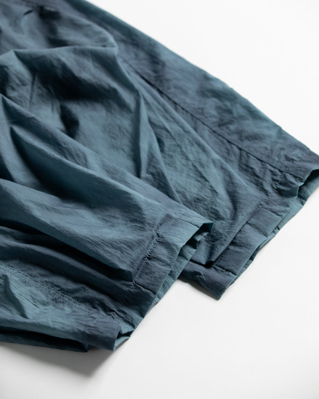 AN344 UTILITY NYLON TUCK EASY PANTS