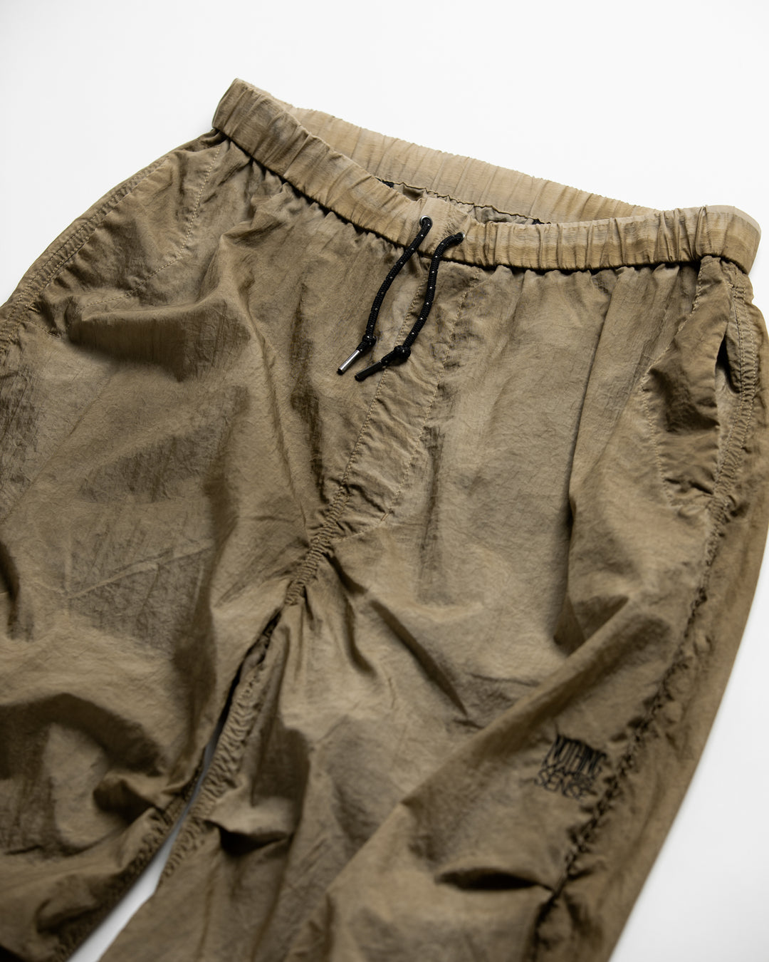 AN344 UTILITY NYLON TUCK EASY PANTS