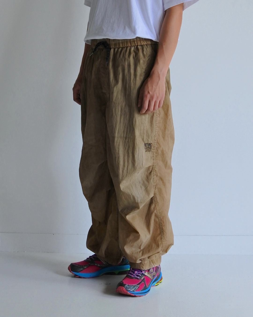 AN344 UTILITY NYLON TUCK EASY PANTS